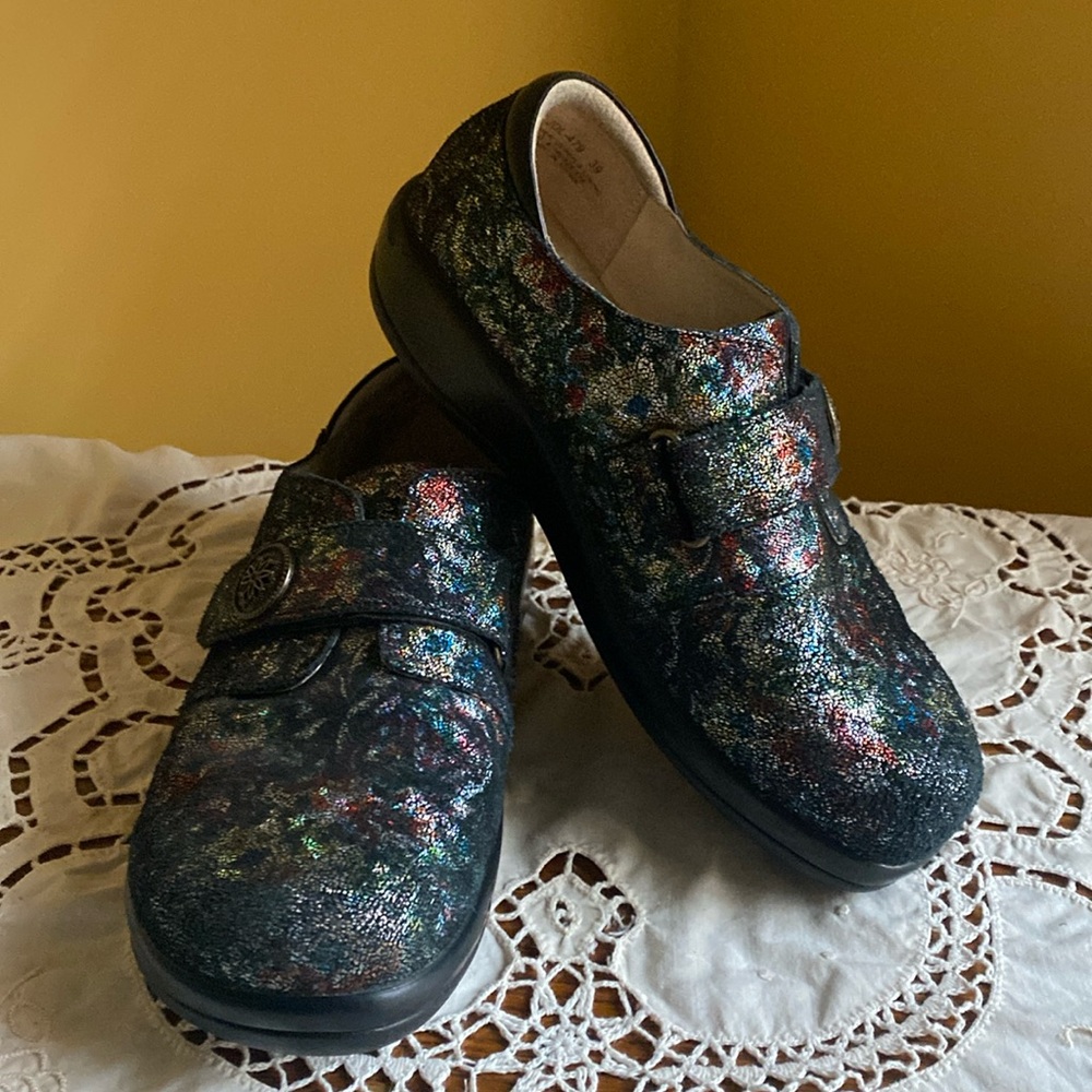 Algeria Jolene Jol-479 multi colored metallic slip on. Size 9 / EUR 39